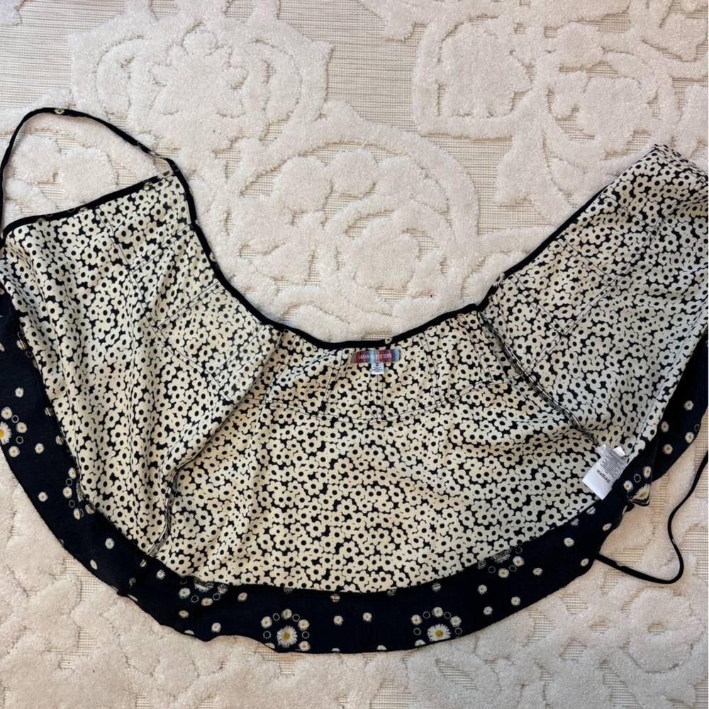 Urban Outfitters Floral Wrap Skirt - Picture 4 of 5